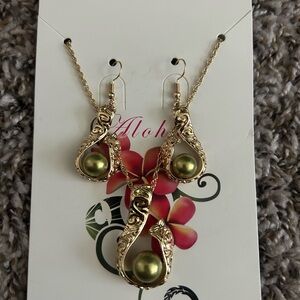 Elegant Gold and Green Jewelry Set